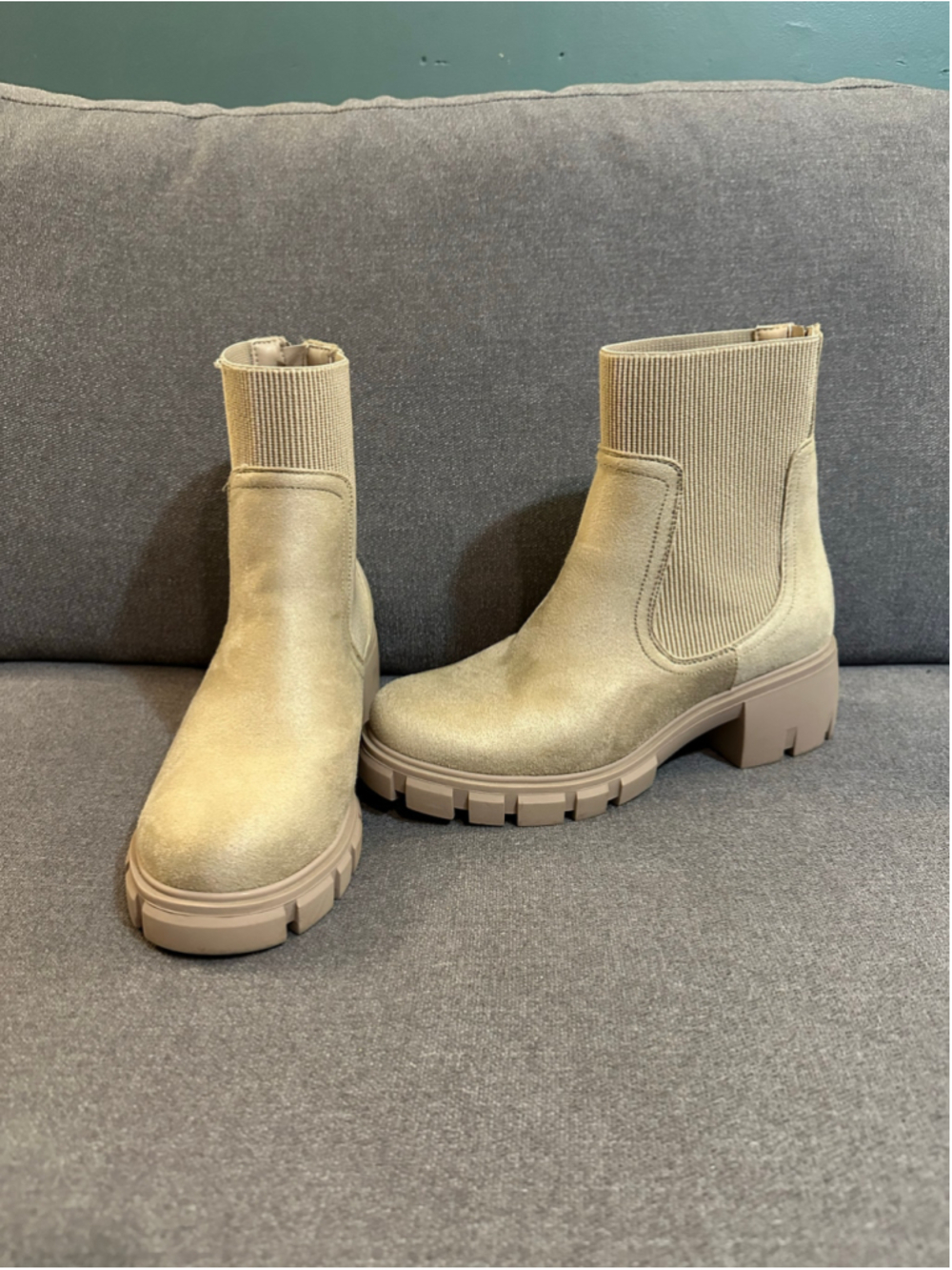 Natural Reflections Chelsea Chunky Lug Sole Platform Ankle Boots Beige Size 9